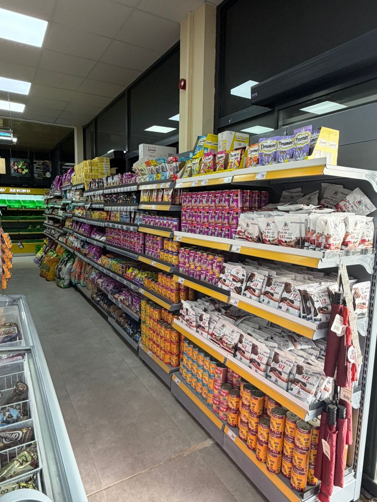 Yeşiltepe CarrefourSA içecekler reyonu — soğuk dolaplar, Didim