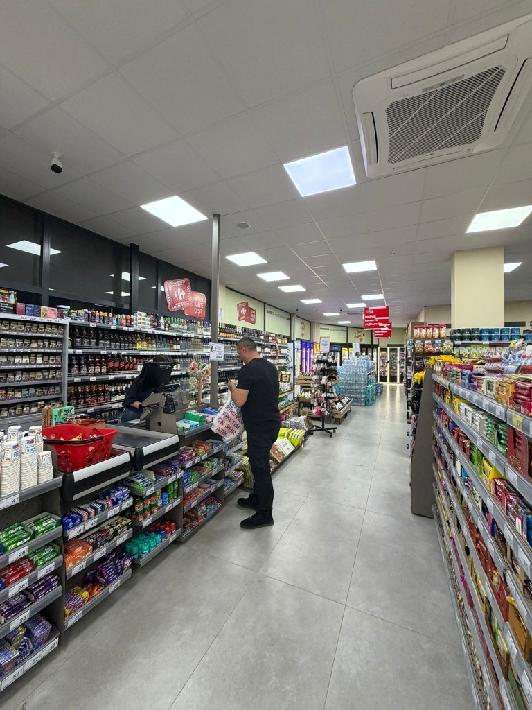 Yeşiltepe CarrefourSA süt ürünleri ve peynir reyonu, Didim